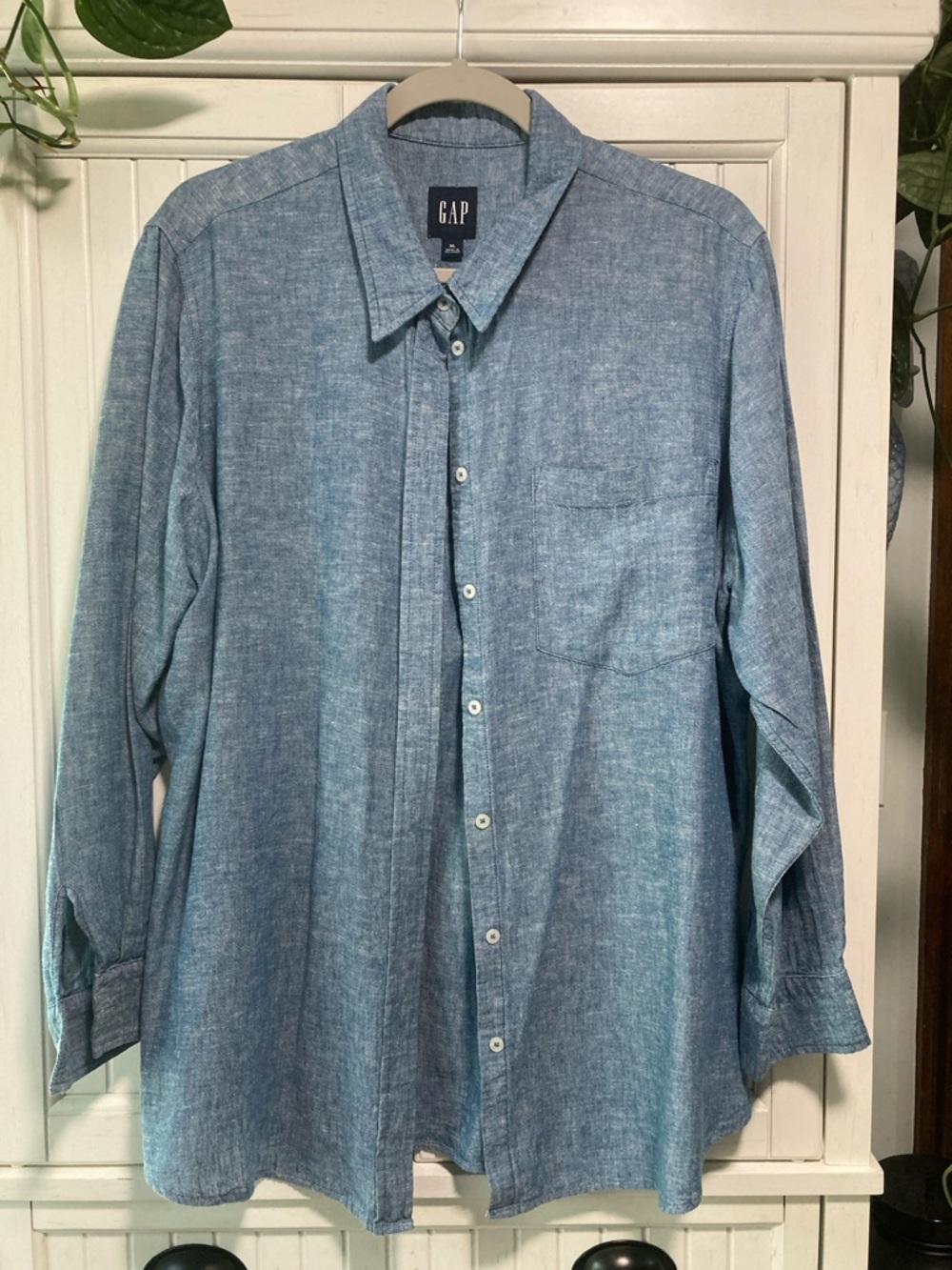 GAP Women’s Light Blue Chambray linen blend Shirt
